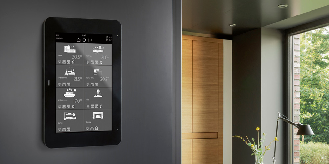 JUNG Smart Panel 8 bei Elektro-Service Kießling GmbH in Großenhain OT Uebigau